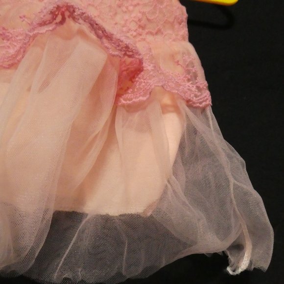 Pink lace dress, toddler girl, xs, single pink button back fastened - Picture 7 of 12